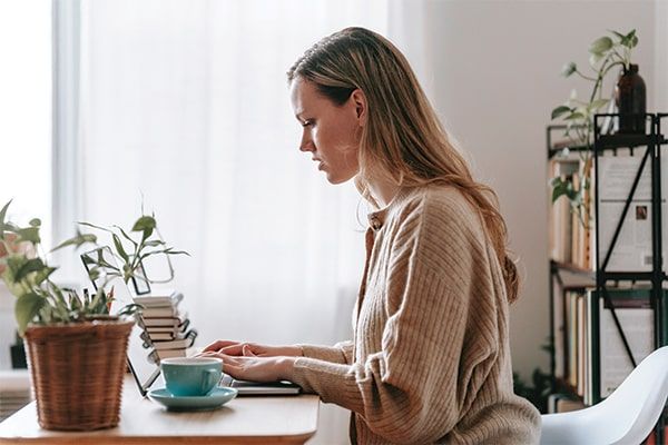 woman_working.image