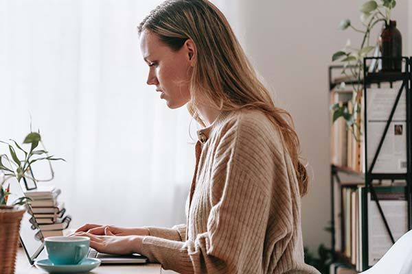 woman_working.image